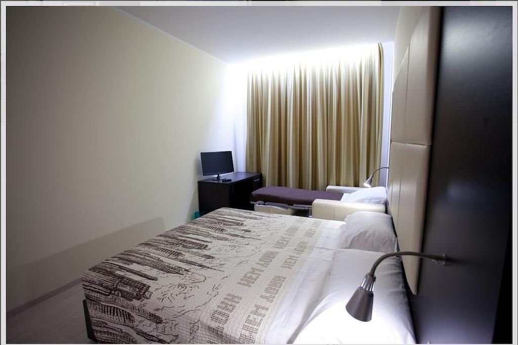 Hotel Elys Pieve Emanuele Exterior foto