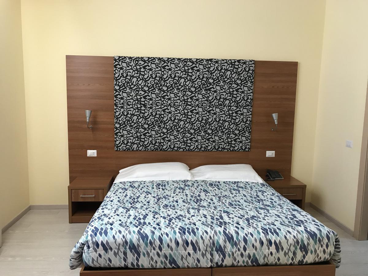 Hotel Elys Pieve Emanuele Exterior foto